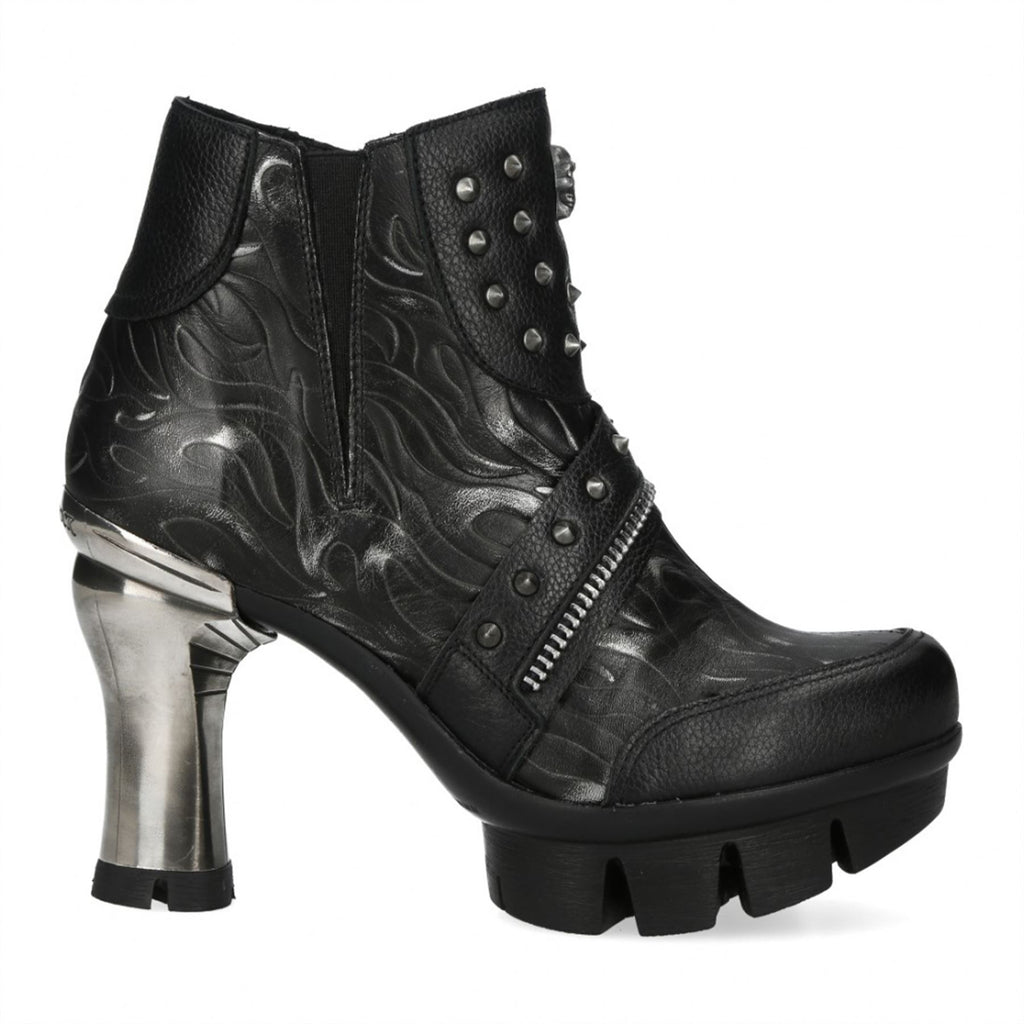 美品 NEW ROCK ANKLE BOOT LLIC 超厚底 黒 NEW ROCK Black Gothic Ankle Boots with Spikes and Metal Trim